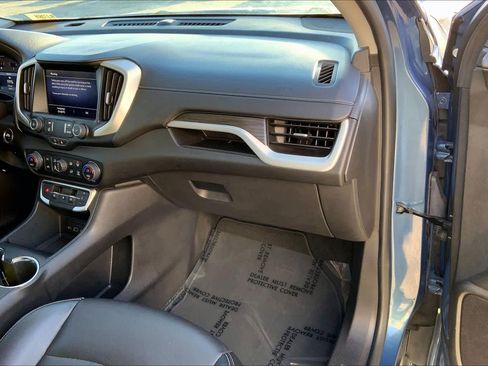 Used 2024 GMC Terrain SLT image 17