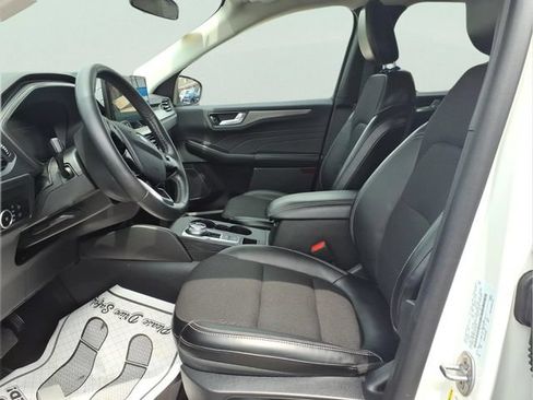 Certified 2025 Ford Escape SE w/ Class II Trailer Tow Package FWD image 12