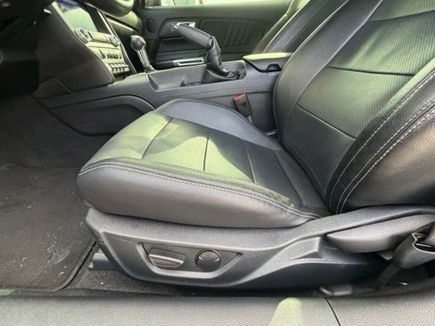 Used 2022 Ford Mustang GT Premium w/ Black Accent Package RWD image 9