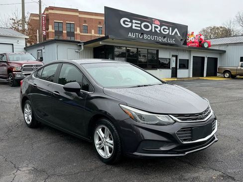 Used 2017 Chevrolet Cruze LT w/ Convenience Package image 5