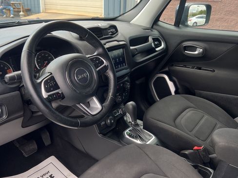 Used 2020 Jeep Renegade Latitude w/ Cold Weather Group image 14