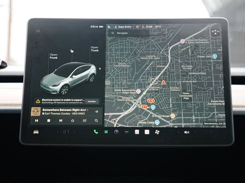 Used 2021 Tesla Model Y Long Range image 17