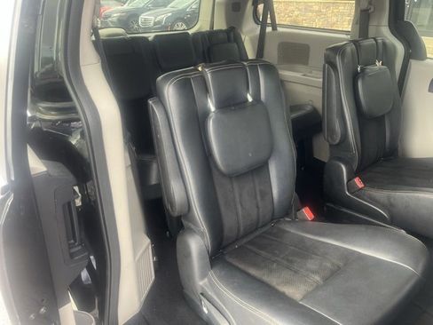 Used 2018 Dodge Grand Caravan SXT image 28