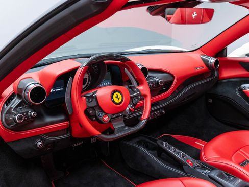 Used 2021 Ferrari F8 Tributo RWD image 10