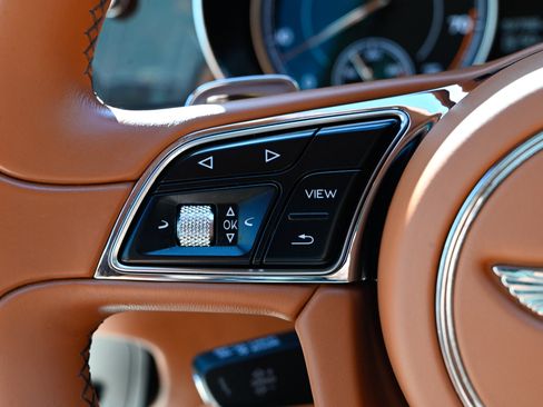 Used 2019 Bentley Bentayga AWD/4WD image 24