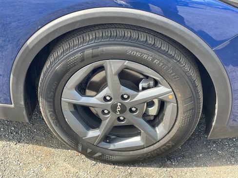 Used 2025 Kia K4 LXS image 29