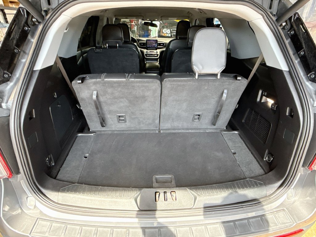 Used 2021 Ford Explorer XLT w/ Equipment Group 202A AWD/4WD image 25