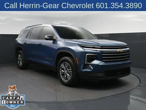 Used 2025 Chevrolet Traverse LT FWD image 9