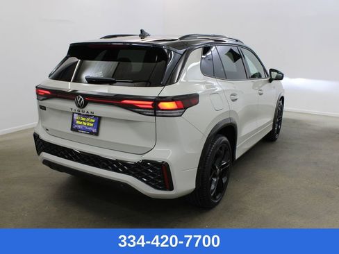 New 2026 Volkswagen Tiguan SE R-Line image 4