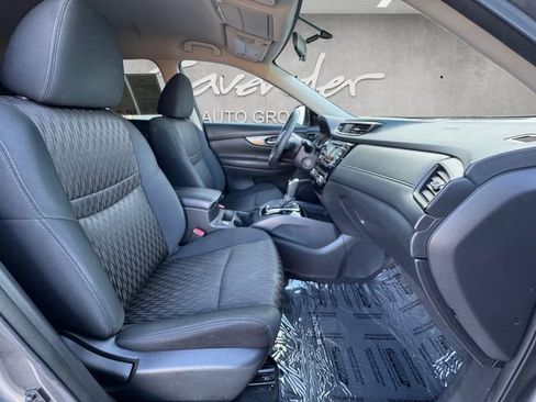 Used 2017 Nissan Rogue SV image 24