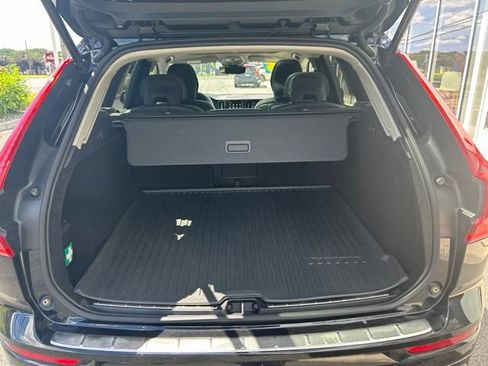 Certified 2023 Volvo XC60 B5 Plus AWD/4WD image 11