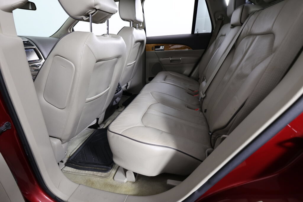 Used 2014 Lincoln MKX AWD w/ Equipment Group 102A image 17
