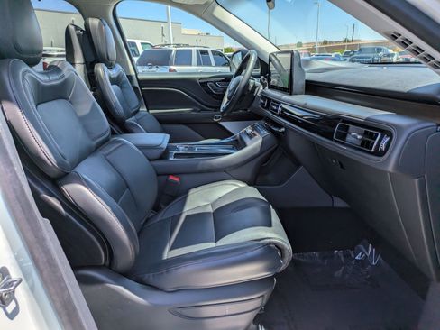 Used 2025 Lincoln Aviator Reserve w/ Luxury Package RWD image 32
