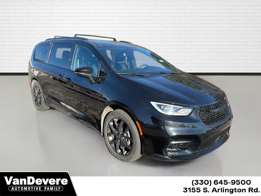 Used 2023 Chrysler Pacifica Touring-L w/ Uconnect Theater Family Group AWD/4WD image 1