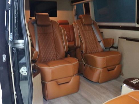 Used 2011 Mercedes-Benz Sprinter 2500 image 13