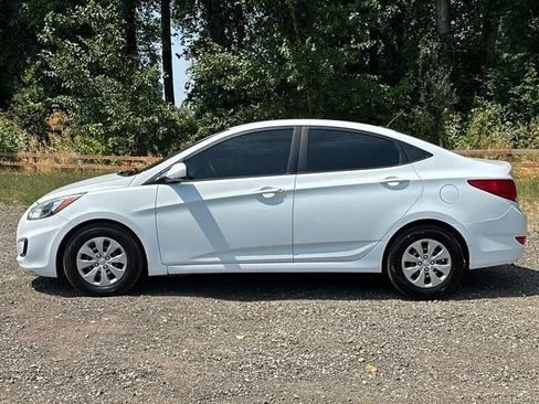 Used 2017 Hyundai Accent SE FWD image 6