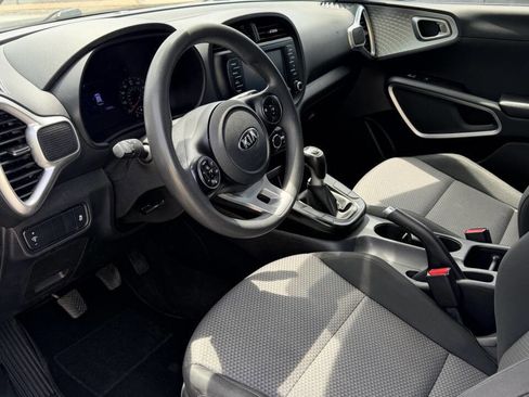 Used 2015 Kia Soul FWD image 11