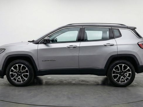 Used 2025 Jeep Compass Trailhawk AWD/4WD image 5
