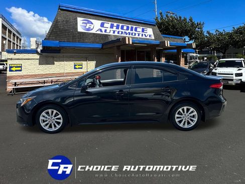 Used 2024 Toyota Corolla LE w/ LE Convenience Package FWD image 3