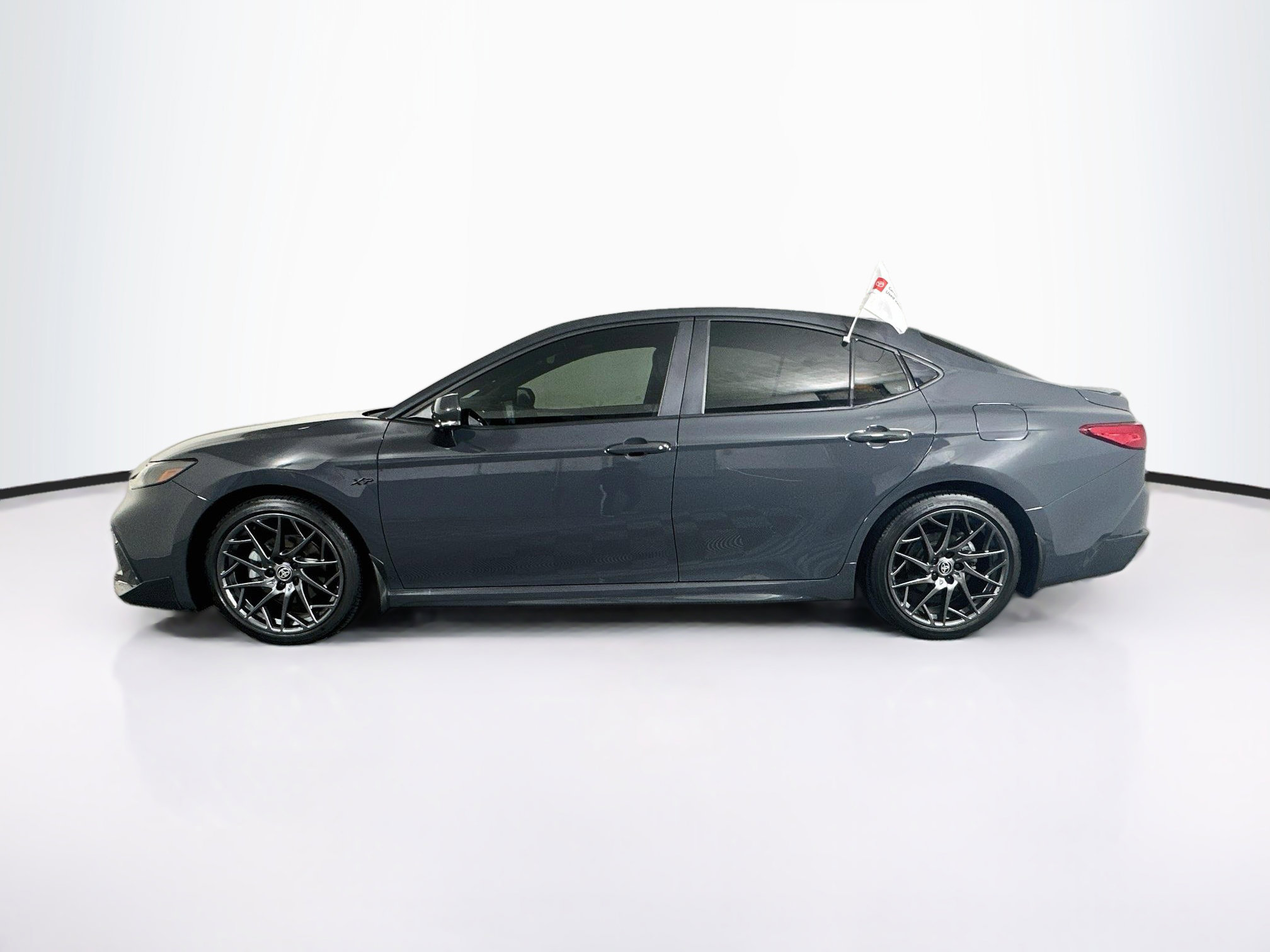 Used 2025 Toyota Camry SE FWD image 6