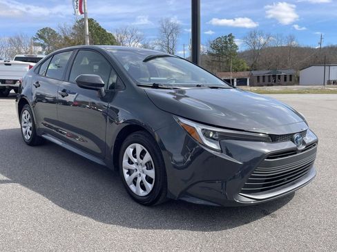 Used 2024 Toyota Corolla LE image 5