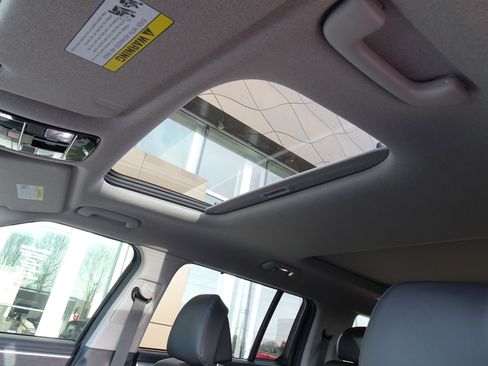 Used 2024 Hyundai Santa Fe Limited image 12