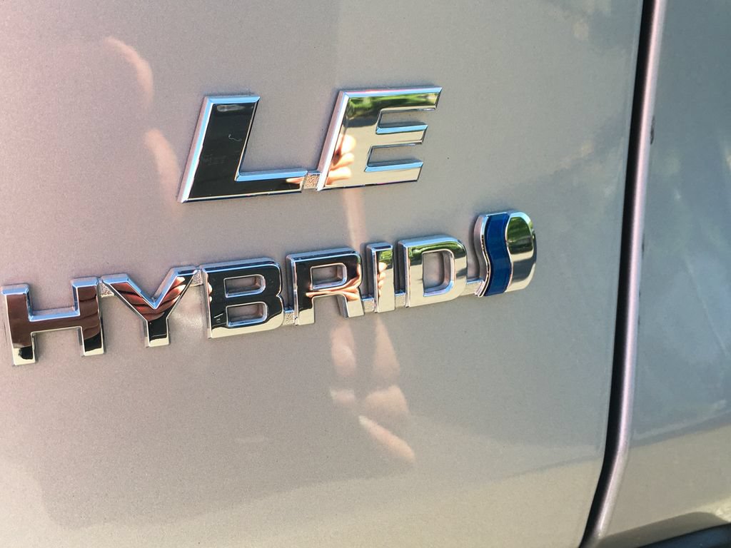 Used 2019 Toyota RAV4 LE w/ Carpet Mat Package AWD/4WD image 7