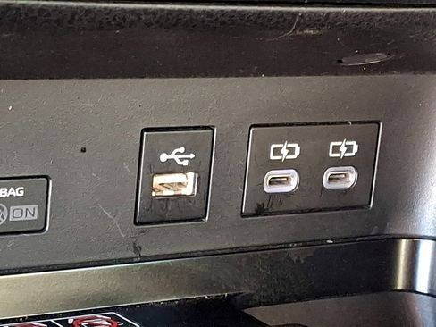 Used 2025 Toyota Camry SE image 24