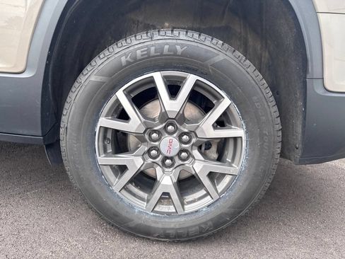 Used 2023 GMC Acadia SLE w/ LPO, Floor Liner Package FWD image 24