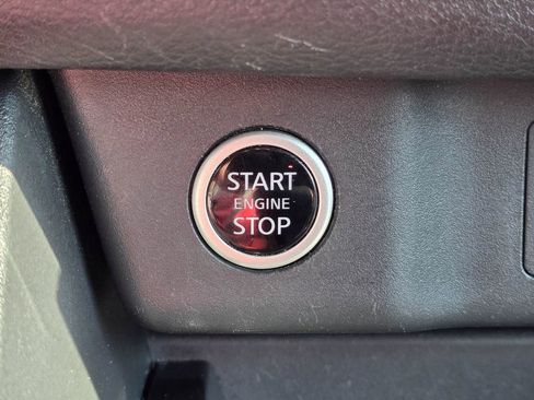 Used 2023 Nissan Rogue SV image 19