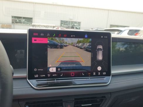 New 2026 Volkswagen Tiguan SE FWD image 23