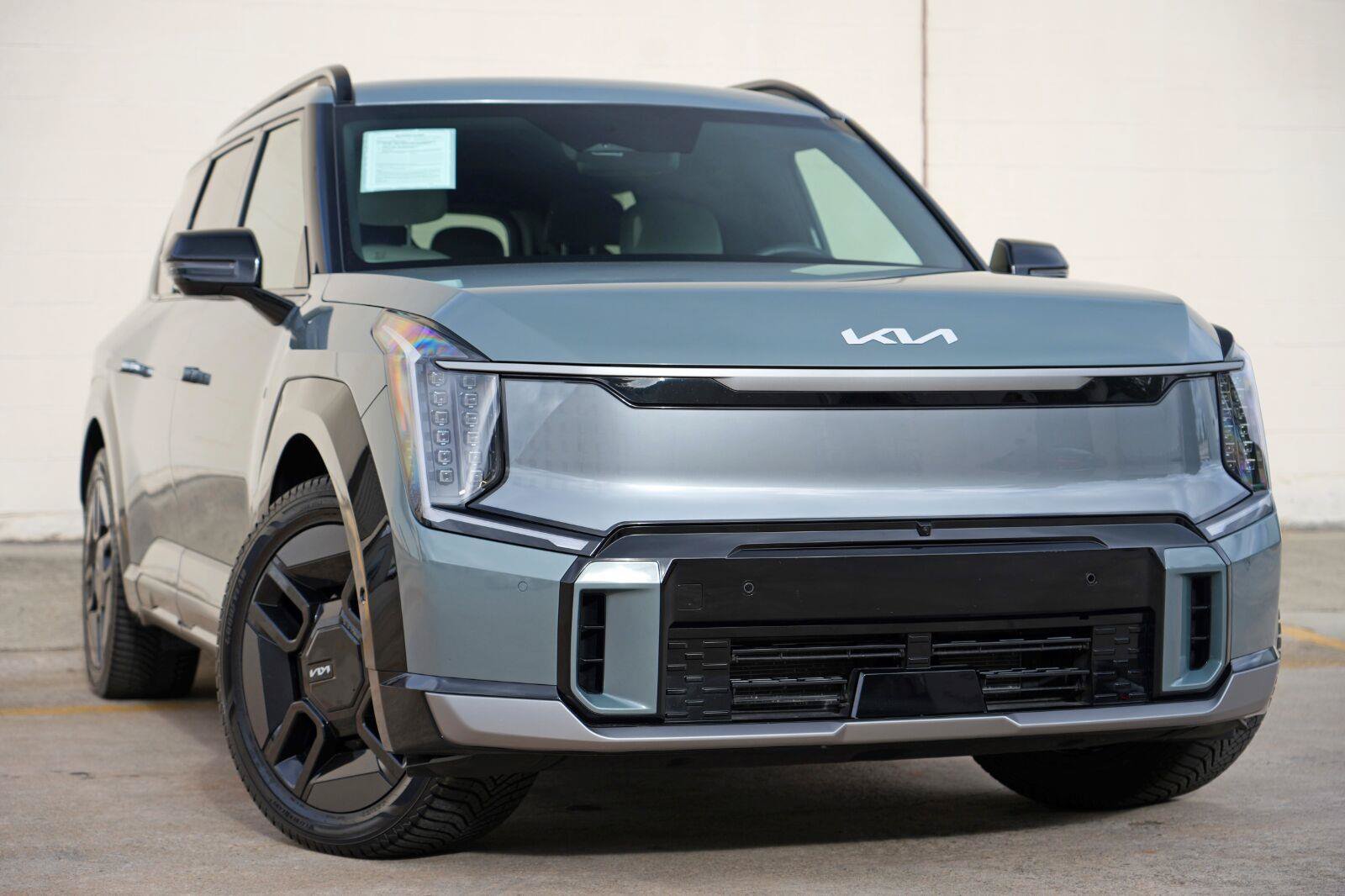 Used 2024 Kia EV9 GT-Line AWD/4WD image 3
