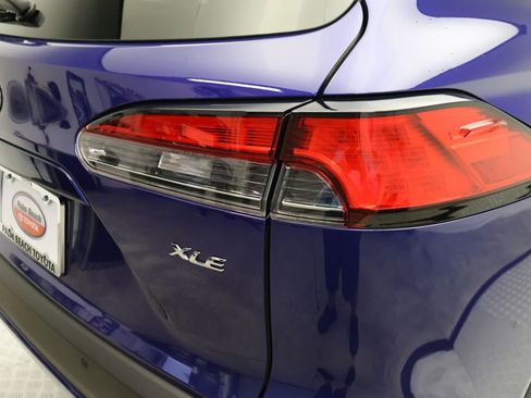 Certified 2025 Toyota Corolla Cross XLE image 9