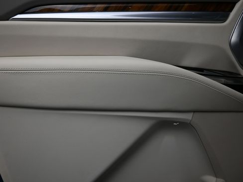 Used 2025 Cadillac Escalade ESV Sport Platinum image 18