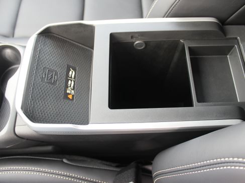 New 2025 GMC Terrain Elevation w/ Elevation Premium Package image 33