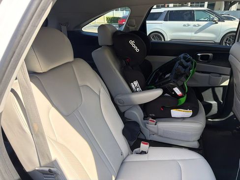 Used 2025 Kia Sorento EX FWD image 8