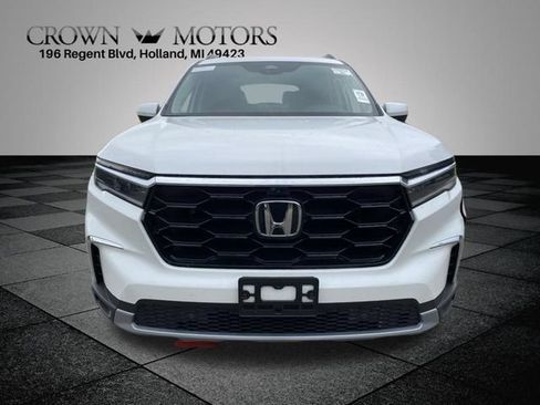 Used 2025 Honda Pilot Elite image 2