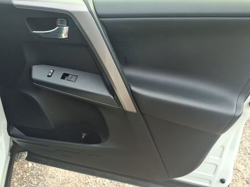 Used 2018 Toyota RAV4 XLE AWD/4WD image 9