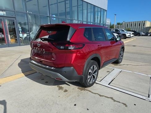 Used 2023 Nissan Rogue SV FWD image 4
