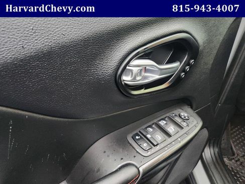 Used 2022 Jeep Cherokee Trailhawk w/ Premium Leather Package image 38