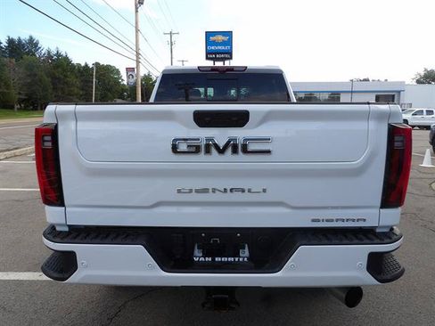 Used 2025 GMC Sierra 3500 Denali Ultimate AWD/4WD image 4
