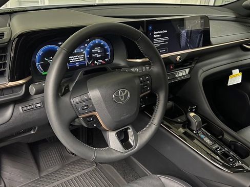 New 2025 Toyota Crown Signia image 12