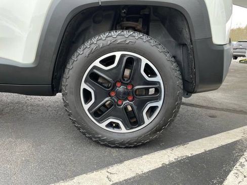 Used 2015 Jeep Renegade Trailhawk AWD/4WD image 31