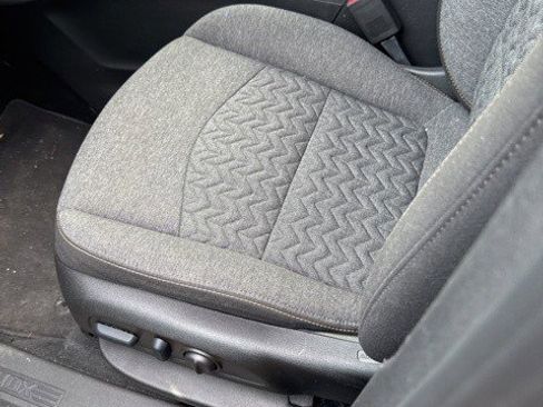 Used 2023 Chevrolet Equinox LT image 3