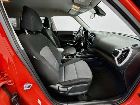 Used 2025 Kia Soul LX w/ LX Technology Package FWD image 29