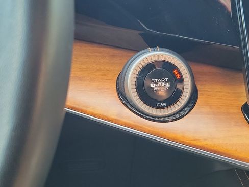 Used 2024 Jeep Grand Wagoneer L Series III AWD/4WD image 30