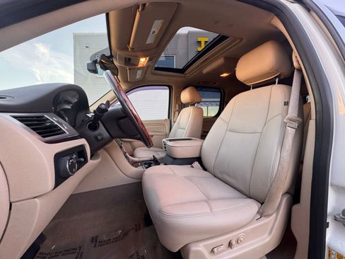 Used 2014 Cadillac Escalade ESV Luxury image 19