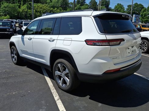 New 2026 Jeep Grand Cherokee L Limited w/ Luxury Tech Group II AWD/4WD image 4