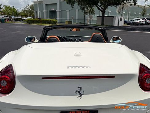 Used 2017 Ferrari California T RWD image 55