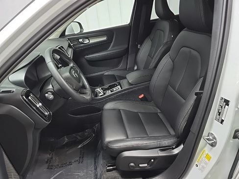 Used 2025 Volvo XC40 B5 Plus w/ Protection Package Premier AWD/4WD image 30